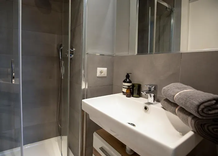 Quiet&stylish Flat 2 Min Metro Fast Wi-fi